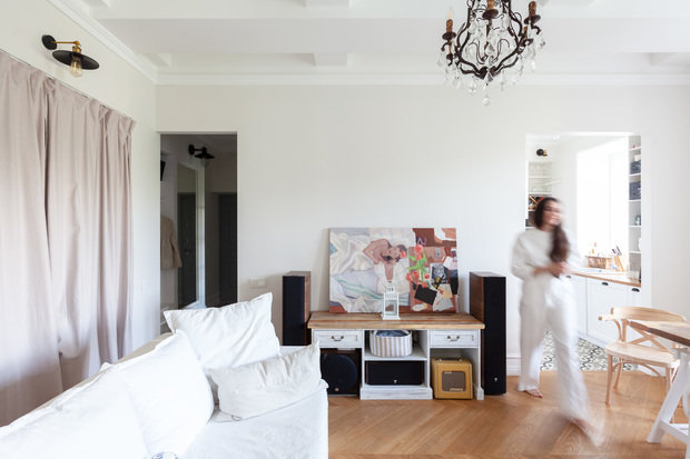 Фотография: Гостиная в стиле Прованс и Кантри, Белый, Проект дня, Кирпичный дом, 3 комнаты, 60-90 метров – фото на INMYROOM