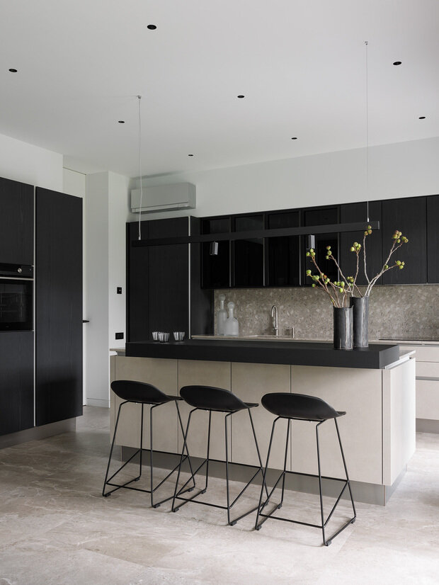 Фотография: Кухня и столовая в стиле Современный, Минимализм, Дом, Проект дня, Санкт-Петербург, Дом и дача, Ленинградская область, 4 и больше, Более 90 метров, Юлия Скачкова – фото на INMYROOM