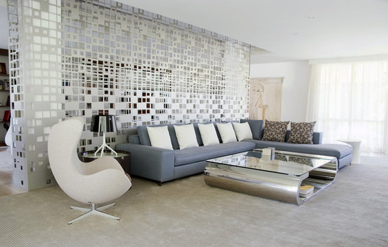 Фотография: Гостиная в стиле Современный, Хай-тек, Кухня и столовая, Спальня, Классический, Квартира, Испания, Цвет в интерьере, Дома и квартиры, Бежевый, Подсветка, Перегородка – фото на INMYROOM