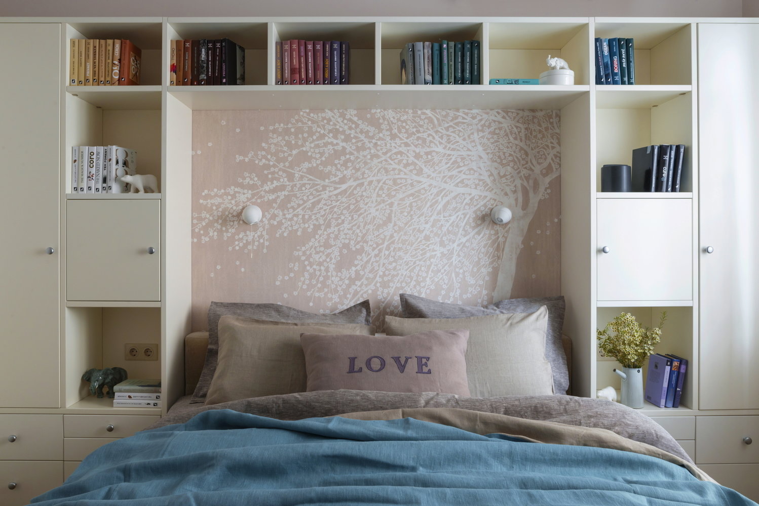 Фотография: Спальня в стиле Современный, Квартира, Проект недели, Москва, Студия 3.14, Ирина Леготкина, Сталинка, 4 и больше, Более 90 метров – фото на INMYROOM