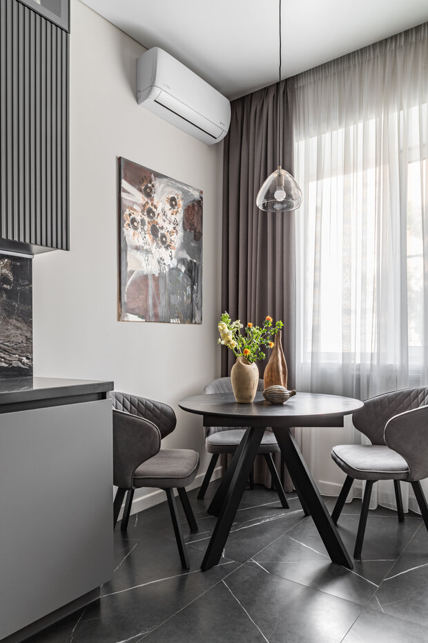 Фотография: Кухня и столовая в стиле Современный, Эклектика, Квартира, Проект дня, Москва, Сталинка, 3 комнаты, 60-90 метров, Карина Алтунина – фото на INMYROOM