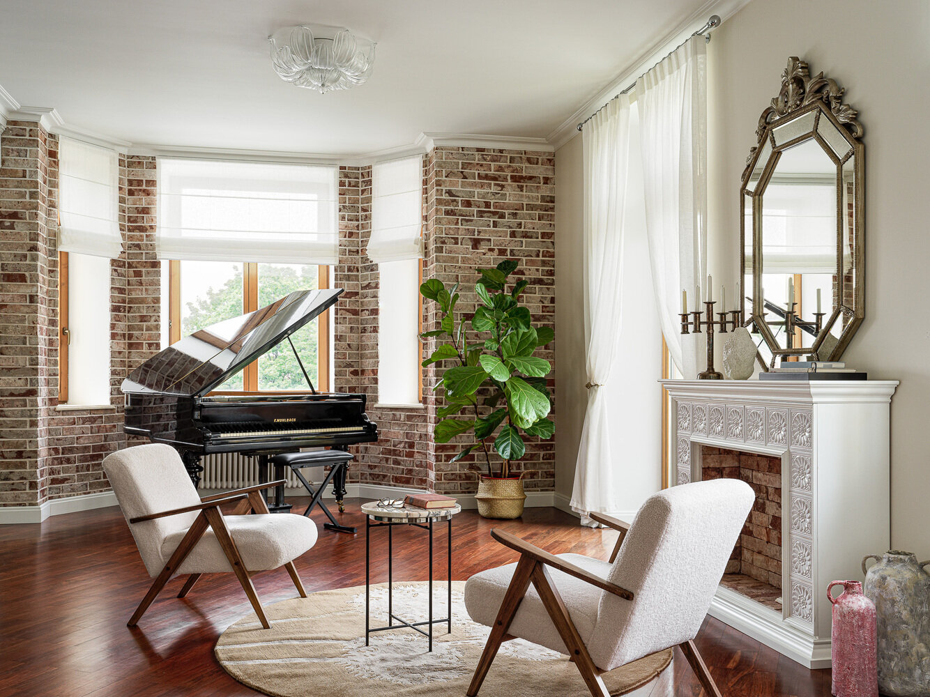 Фотография: Гостиная в стиле Классический, Современный, Эклектика, Винтажный, Квартира, Проект недели, Москва, 4 и больше, Более 90 метров, Ольга Комарова, Komarova Interiors – фото на INMYROOM