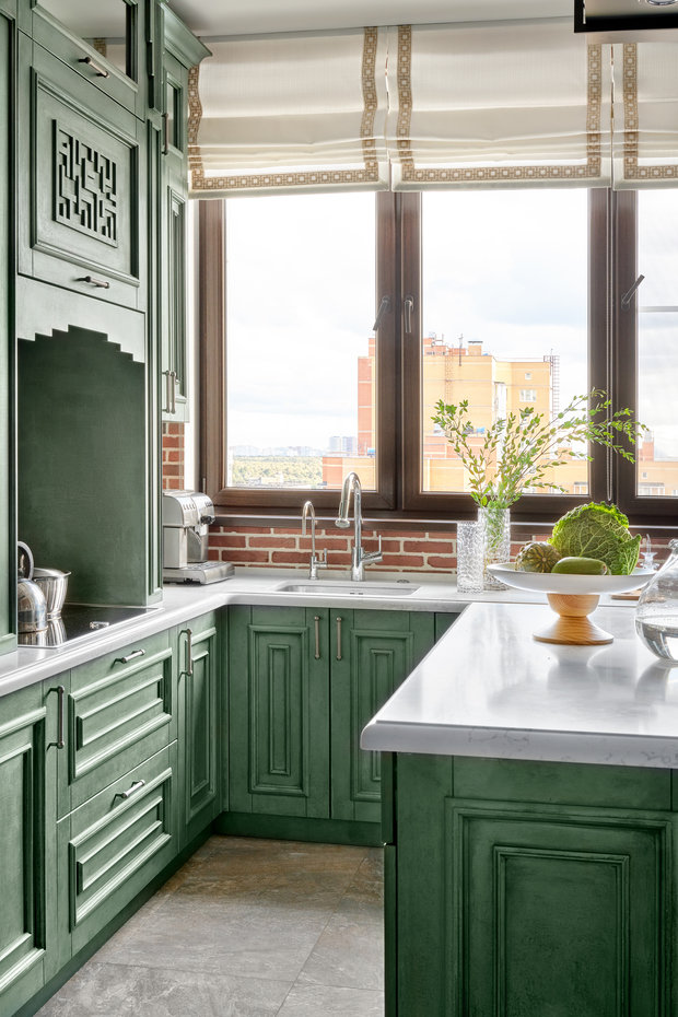 Фотография: Кухня и столовая в стиле Современный, Классический, Квартира, Проект недели, Москва, Наталья Преображенская, Студия дизайна интерьеров "Уютная Квартира", Монолитный дом, 4 и больше, Более 90 метров, ПРЕМИЯ INMYROOM – фото на INMYROOM