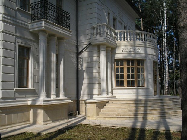 Фото из портфолио Фасад из белого натурального камня. – фотографии дизайна интерьеров на INMYROOM