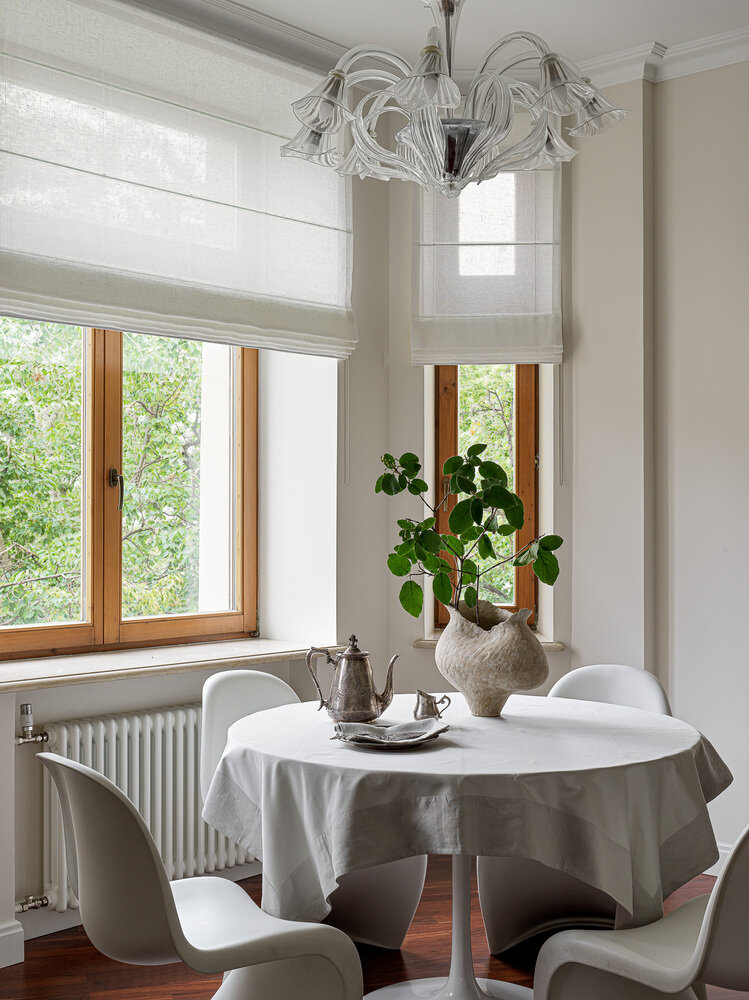 Фотография: Гостиная в стиле Классический, Современный, Эклектика, Винтажный, Квартира, Проект недели, Москва, 4 и больше, Более 90 метров, Ольга Комарова, Komarova Interiors – фото на INMYROOM