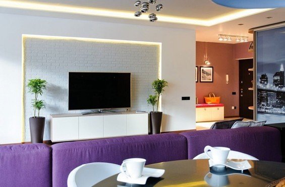 Фотография: Гостиная в стиле Современный, Хай-тек, Кухня и столовая, Ванная, Прихожая, Спальня, Квартира, Цвет в интерьере, Дома и квартиры, Белый, Синий – фото на INMYROOM