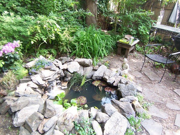 Фотография: Ландшафт в стиле , DIY, Советы, Зеленый, Дом и дача, пруд своими руками, пруд из пленки, готовые емкости для прудов, водные растения, как ухаживать за прудом, как оформить берега пруда – фото на INMYROOM