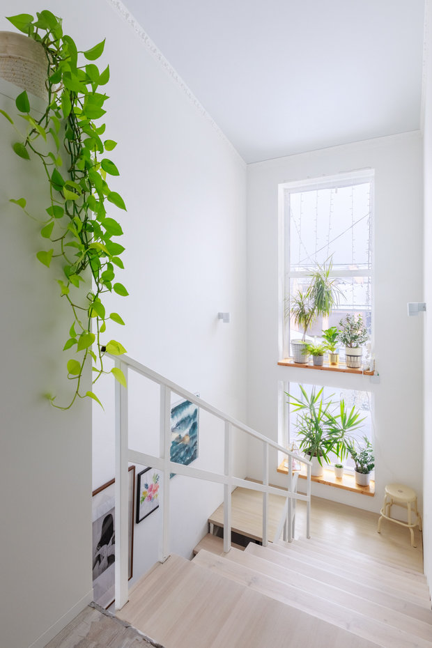 Фотография: Прихожая в стиле Скандинавский, Проект недели, Samsung, Таунхаус, 4 и больше, Спецпроект, интерьерный холодильник, интерьерная микроволновая печь – фото на INMYROOM