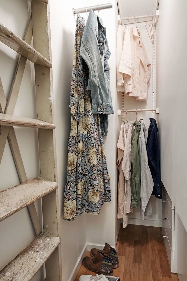 Фотография: Гардеробная в стиле Скандинавский, Современный, Декор интерьера, Квартира, Белый, Серый, до 40 метров – фото на INMYROOM