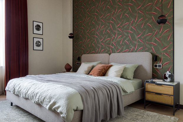 В спальне использованы бельгийские обои Khroma, коллекция с рыбками особенно подошла под проект по цветовой гамме.