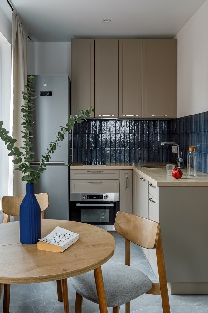 Фотография: Кухня и столовая в стиле Современный, Малогабаритная квартира, Квартира, Проект дня, Москва, 2 комнаты, до 40 метров, Мила Генч – фото на INMYROOM Фотография: Кухня и столовая в стиле Современный, Малогабаритная квартира, Квартира, Проект дня, Москва, 2 комнаты, до 40 метров, Мила Генч – фото на INMYROOM