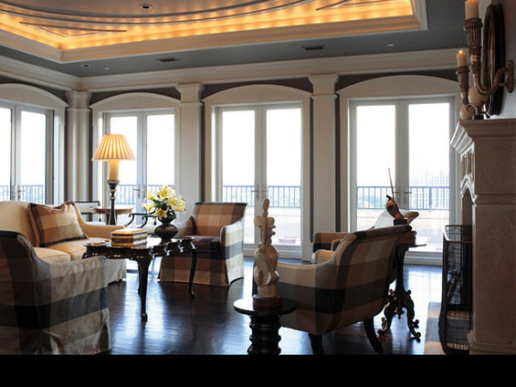 Фотография: Гостиная в стиле Классический, Квартира, Дом, Цвет в интерьере, Дома и квартиры, Камин, Синий – фото на INMYROOM