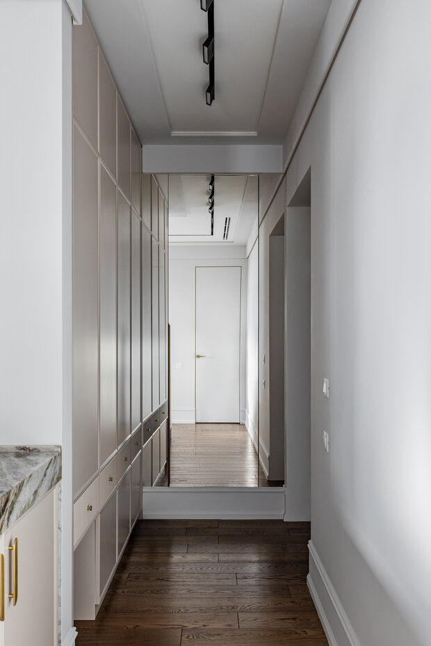 Фотография: Прихожая в стиле Современный, Квартира, Проект дня, Москва, 4 и больше, Более 90 метров, современный с элементами классики и роскоши, Саша Кама – фото на INMYROOM