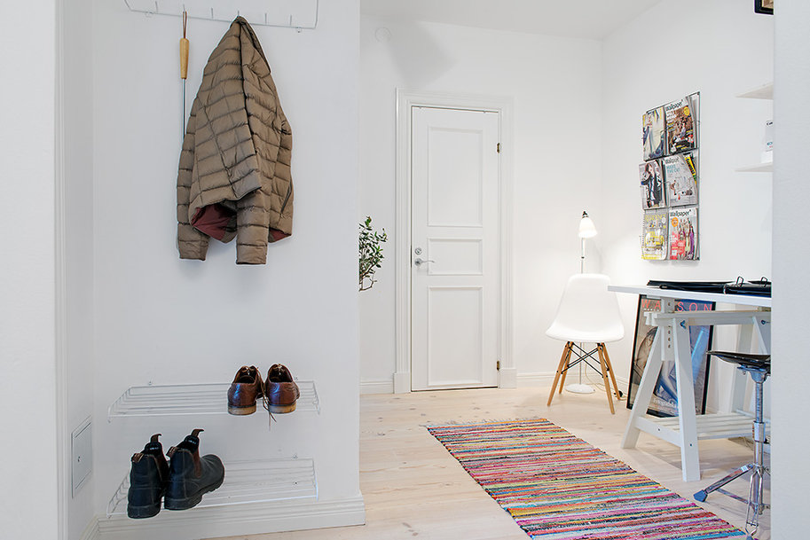 Фотография: Офис в стиле Скандинавский, Современный, Малогабаритная квартира, Квартира, Швеция, Мебель и свет, Дома и квартиры, Белый – фото на INMYROOM