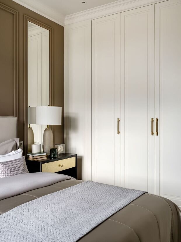 Фотография: Спальня в стиле Классический, Квартира, Проект дня, Москва, Фрунзенская набережная, Сталинка, 4 и больше, Более 90 метров, Виктория Власова, неоклассика с элементами современного – фото на INMYROOM