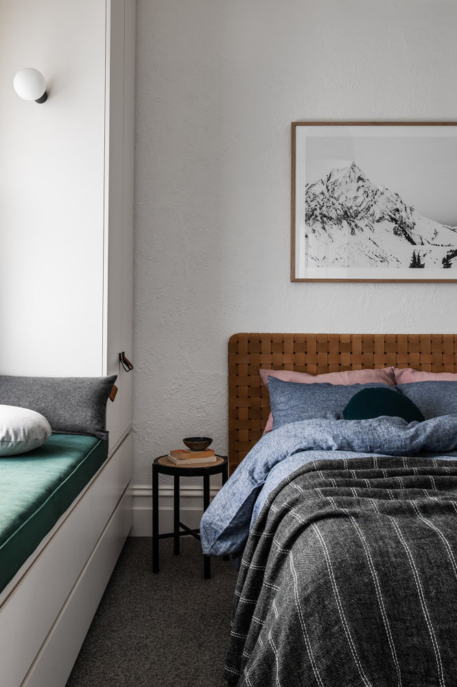 Фотография: Спальня в стиле Скандинавский, Современный, Дом, Белый, Черный, Бежевый, Дом и дача – фото на INMYROOM Фотография: Спальня в стиле Скандинавский, Современный, Дом, Белый, Черный, Бежевый, Дом и дача – фото на INMYROOM