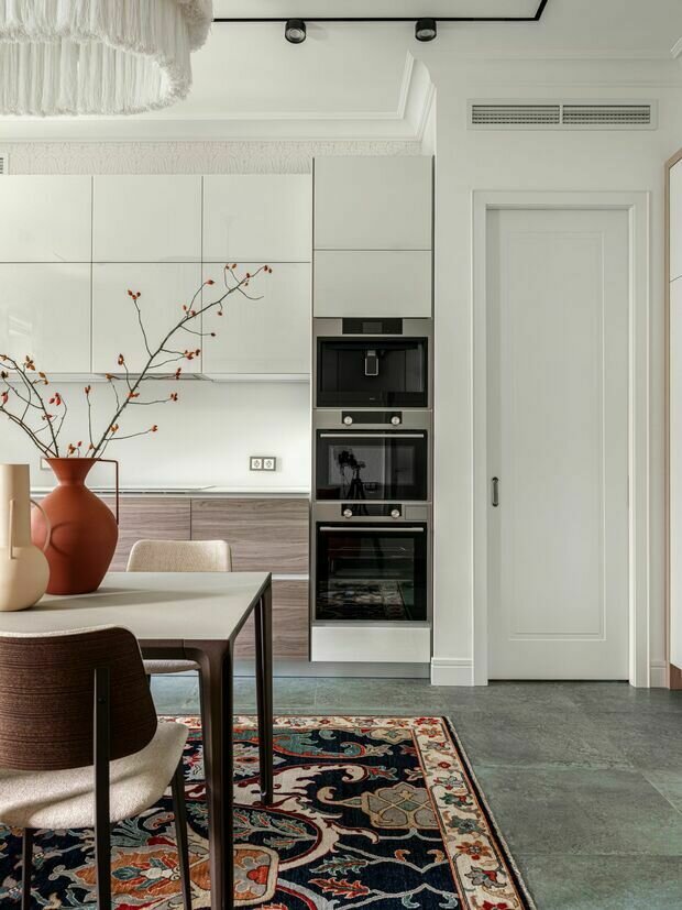 Фотография: Кухня и столовая в стиле Современный, Эклектика, Квартира, Проект дня, 4 и больше, Более 90 метров, Екатерина Митрошина, Анна Оробинская, Наталья Боник – фото на INMYROOM