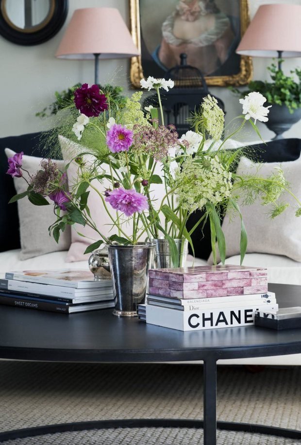 Фотография: Флористика в стиле , Классический, Скандинавский, Декор интерьера, Квартира, Черный, Бежевый, Серый, Розовый, бледно-розовый цвет в интерьере, модная палитра в интерьере – фото на INMYROOM