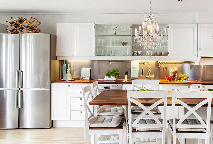 Фотография: Кухня и столовая в стиле Скандинавский, Интерьер комнат, Цвет в интерьере, Белый, Проект недели – фото на INMYROOM