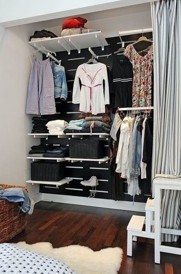 Фотография: Гардеробная в стиле Скандинавский, Прихожая, Интерьер комнат, Ковер – фото на INMYROOM