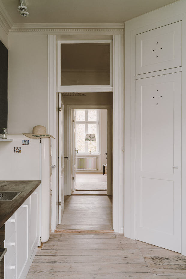 Фотография: Кухня и столовая в стиле Скандинавский, Классический, Декор интерьера, Квартира, Белый, Зеленый, Бежевый, Польша, 3 комнаты – фото на INMYROOM