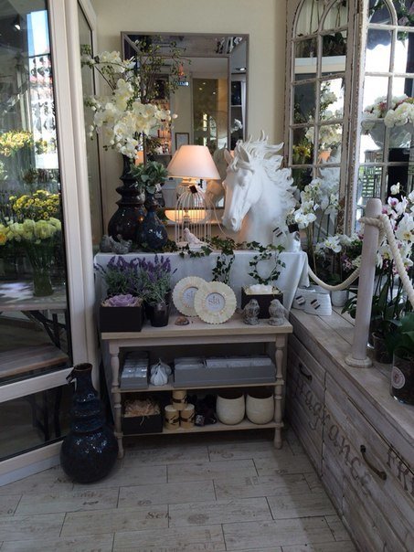 Фото из портфолио Интерьер салона – фотографии дизайна интерьеров на INMYROOM