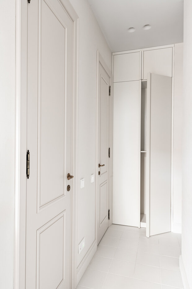 Фотография: Прихожая в стиле Современный, Квартира, Проект дня, Москва, Сталинка, 2 комнаты, 40-60 метров, Патриаршие пруды, винтаж/ретро, Рамиля Шагиева, Эмиль Шагиев – фото на INMYROOM