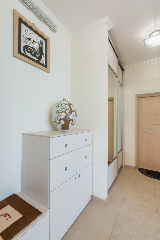 Фотография: Прихожая в стиле Восточный, Квартира, Минимализм, Проект недели, Москва, новостройка, Светлана Юркова, Монолитный дом, Сергей Кузнецов, 3 комнаты, Более 90 метров – фото на INMYROOM