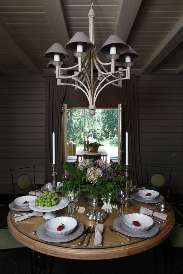 Фотография: Кухня и столовая в стиле Прованс и Кантри, Современный, Дом, Проект недели, Дом и дача, Московская область, Татьяна Аленина, дом из бруса, гостиная с камином – фото на INMYROOM