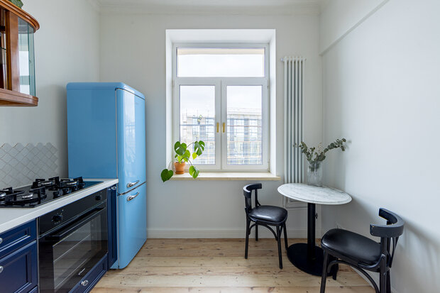 Фотография: Кухня и столовая в стиле Скандинавский, Эклектика, Винтажный, Квартира, Проект недели, Москва, Сталинка, Кирпичный дом, 2 комнаты, 40-60 метров, Анастасия Разливанова, Ольга Гусева – фото на INMYROOM