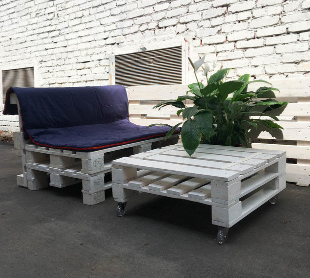 Фото из портфолио Chillout зона из европоддонов – фотографии дизайна интерьеров на INMYROOM