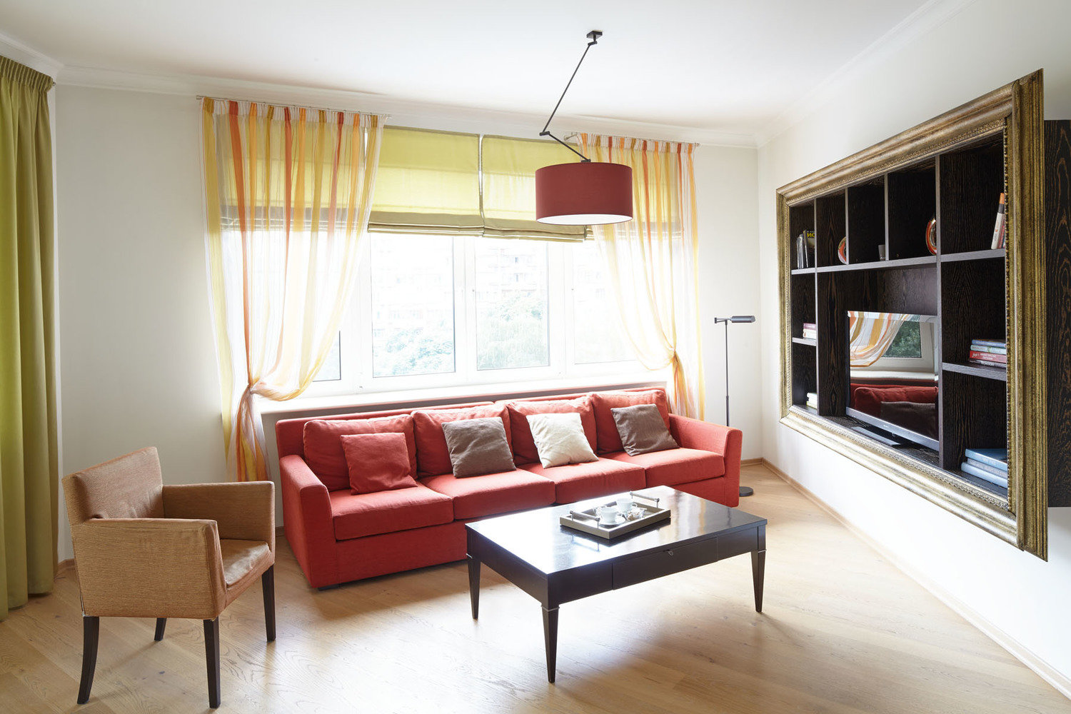 Фотография: Гостиная в стиле Современный, Минимализм, Классический, Квартира, Проект недели – фото на INMYROOM