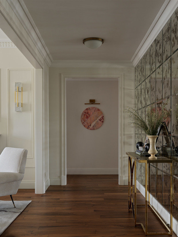 Фотография: Прихожая в стиле Классический, Эклектика, Квартира, Проект недели, Москва, 4 и больше, Более 90 метров, Татьяна Полянская, Марина Кибизова, Ольга Комарова – фото на INMYROOM