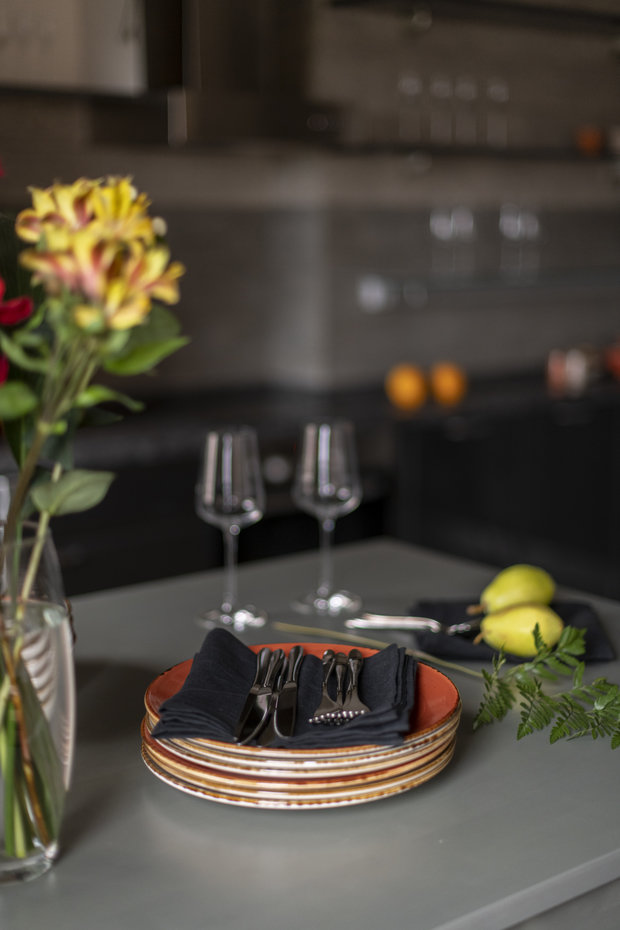 Фотография: Кухня и столовая в стиле Лофт, Современный, Квартира, Проект дня, Москва, Марина Саркисян, 2 комнаты, 40-60 метров – фото на INMYROOM