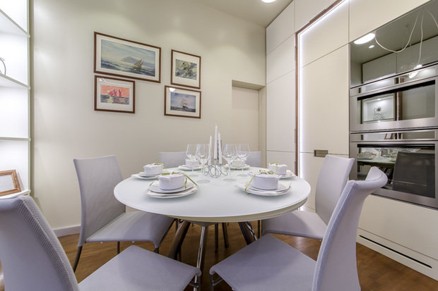 Фотография: Кухня и столовая в стиле Хай-тек, Интерьер комнат, Переделка, Мебель-трансформер – фото на INMYROOM