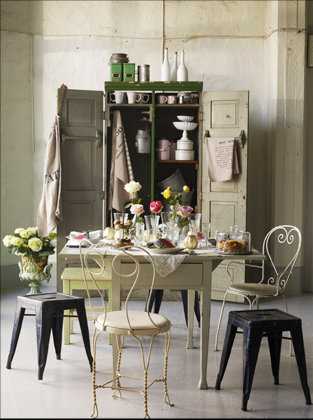 Фотография: Кухня и столовая в стиле Прованс и Кантри, Декор интерьера, Дом, Цвет в интерьере, Дома и квартиры, Синий – фото на INMYROOM