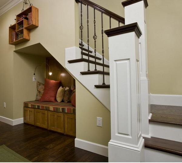 Фотография:  в стиле Прованс и Кантри, Классический, Современный, Гардеробная, Декор интерьера, Хранение, Декор дома, Лестница, Гардероб – фото на INMYROOM