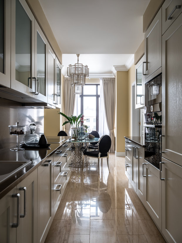Фотография: Кухня и столовая в стиле Классический, Современный, Эклектика, Квартира, Проект недели, Москва, Более 90 метров, Юлия Бортневская – фото на INMYROOM