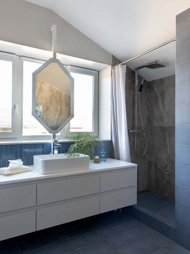 Фотография: Ванная в стиле Современный, Дом, Проект дня, Дом и дача, Ленинградская область, 4 и больше, Более 90 метров, Светлана Куксова, минимализм с элементами современного дизайна – фото на INMYROOM