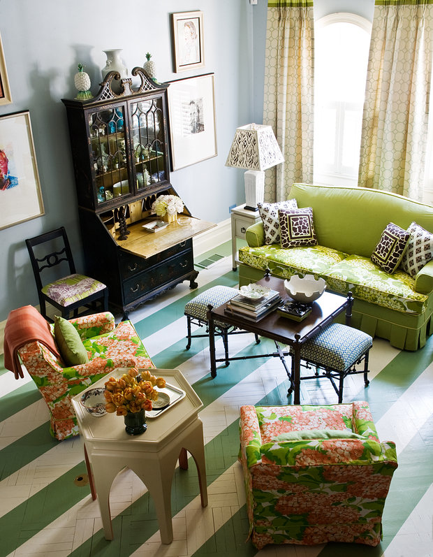 Фотография: Гостиная в стиле Прованс и Кантри, Восточный, Эклектика, Декор и DIY, Квартира, Хранение, Мебель и свет, Стиль жизни, Советы, Стены – фото на INMYROOM