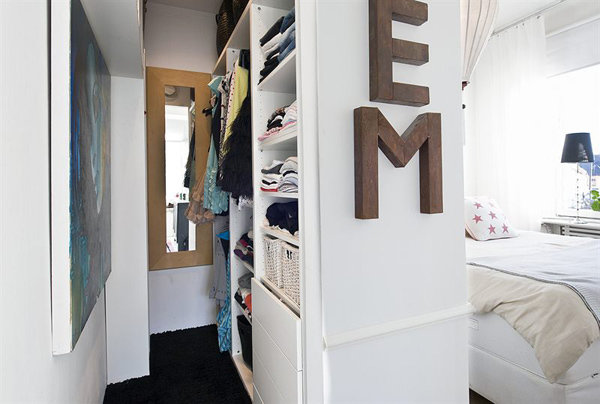 Фотография: Мебель и свет в стиле Современный, Гардеробная, Скандинавский, Декор интерьера, Малогабаритная квартира, Квартира, Швеция, Хранение, Цвет в интерьере, Дома и квартиры, Белый – фото на INMYROOM