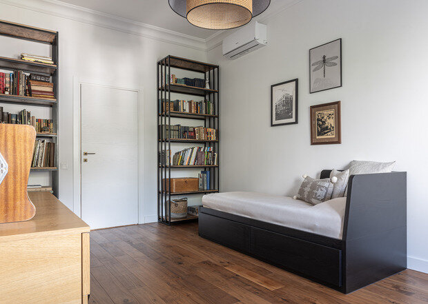 Фотография: Кабинет в стиле Скандинавский, Современный, Эклектика, Квартира, Проект дня, Москва, Сталинка, Кирпичный дом, 3 комнаты, 60-90 метров, эклектичный с элементами этники и современного дизайна, Екатерина Евтихиева – фото на INMYROOM