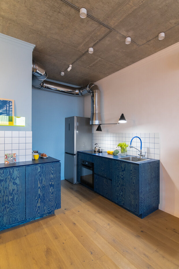 Фотография: Кухня и столовая в стиле Лофт, Современный, Минимализм, Квартира, Проект дня – фото на INMYROOM