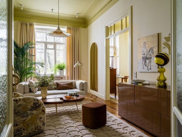 Фотография: Гостиная в стиле Классический, Современный, Эклектика, Квартира, Проект дня, Кирпичный дом, 3 комнаты, Более 90 метров, Винтажный, Елена Учаева – фото на INMYROOM