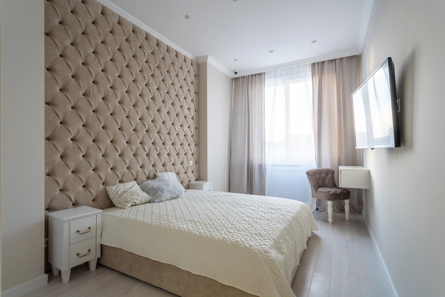 Фотография: Спальня в стиле Классический, Современный, Кухня и столовая, Ванная, Гостиная, Квартира, Белый, Проект недели, Черный, Бежевый, Более 90 метров, ПРЕМИЯ INMYROOM – фото на INMYROOM Фотография: Спальня в стиле Классический, Современный, Кухня и столовая, Ванная, Гостиная, Квартира, Белый, Проект недели, Черный, Бежевый, Более 90 метров, ПРЕМИЯ INMYROOM – фото на INMYROOM