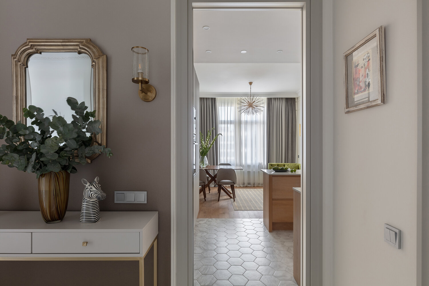 Фотография: Прихожая в стиле Современный, Квартира, Проект дня, Санкт-Петербург, 4 и больше, Более 90 метров, Маргарита Сивухина – фото на INMYROOM Фотография: Прихожая в стиле Современный, Квартира, Проект дня, Санкт-Петербург, 4 и больше, Более 90 метров, Маргарита Сивухина – фото на INMYROOM