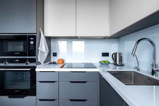 Фотография: Кухня и столовая в стиле Современный, Минимализм, Малогабаритная квартира, Квартира, Проект недели, Москва, 1 комната, до 40 метров, Полина Дементьева – фото на INMYROOM