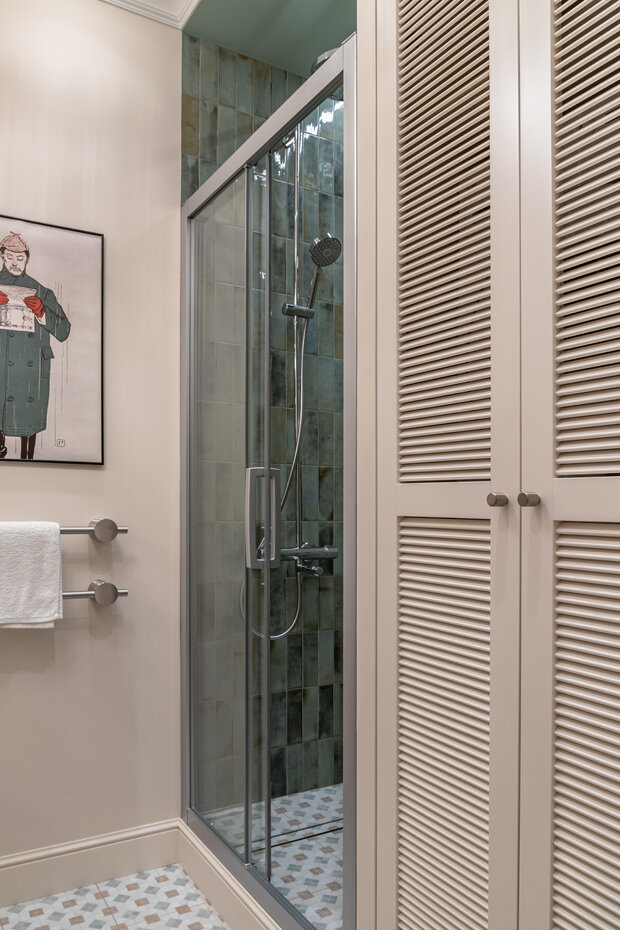 Фотография: Ванная в стиле Современный, Малогабаритная квартира, Квартира, Проект дня, Москва, Монолитный дом, 2 комнаты, до 40 метров, современный с элементами неоклассики – фото на INMYROOM