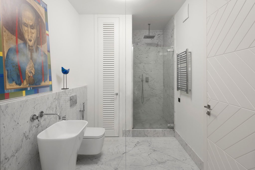 Фотография: Ванная в стиле Минимализм, Современный, Квартира, Украина, Планировки, Аксессуары, Miele, Modular, Vitra, Мебель и свет, Белый, Проект недели, Черный, Зеленый, Бежевый, Серый, Коричневый, Киев, SLV, ИКЕА, Vibia, Benjamin Moore, Gessi, Wheitzer Parkett, Настя Антонюк, Atelier Areti, Jielde, META, Saba, Blanco, А-III, белый минимализм в Киеве, квартира-галерея – фото на INMYROOM Фотография: Ванная в стиле Минимализм, Современный, Квартира, Украина, Планировки, Аксессуары, Miele, Modular, Vitra, Мебель и свет, Белый, Проект недели, Черный, Зеленый, Бежевый, Серый, Коричневый, Киев, SLV, ИКЕА, Vibia, Benjamin Moore, Gessi, Wheitzer Parkett, Настя Антонюк, Atelier Areti, Jielde, META, Saba, Blanco, А-III, белый минимализм в Киеве, квартира-галерея – фото на INMYROOM