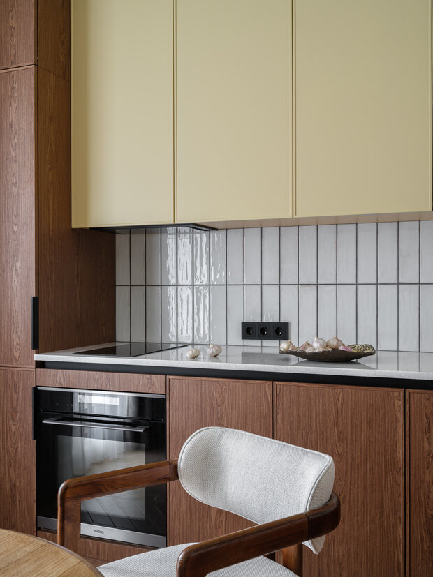 Фотография: Кухня и столовая в стиле Современный, Квартира, Проект дня, Москва, 1 комната, 40-60 метров, современный с элементами минимализма и скандинавского стиля, Регина Гарипова – фото на INMYROOM